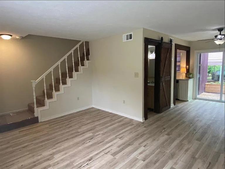 302 Lindale St #B — Photo 3