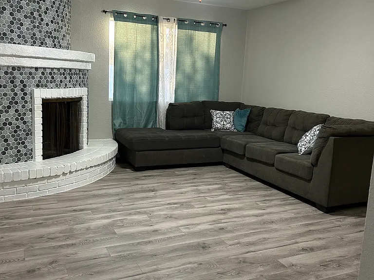 2804 S 18th Ave — Photo 3