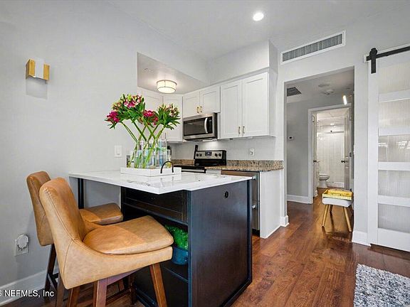 3rd image of 1560 LANCASTER Terrace #103