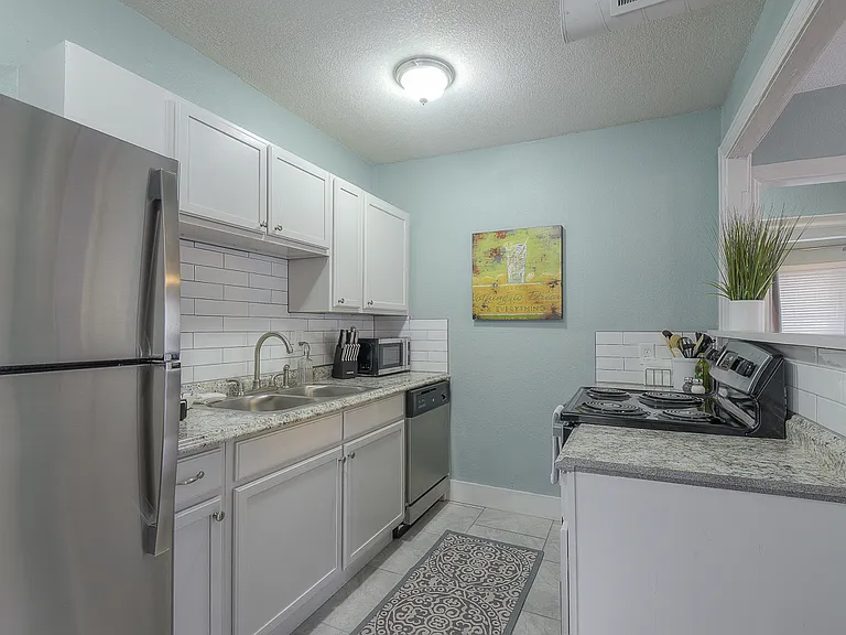 722 W 37th St #3 — Photo 6