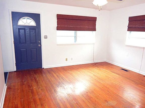 3rd image of 833 E Parkland Ave