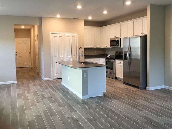 2nd image of 52 Viceroy Ct