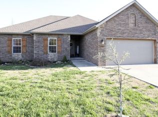 1168 S Maple Grove Ave, Springfield, MO 65804