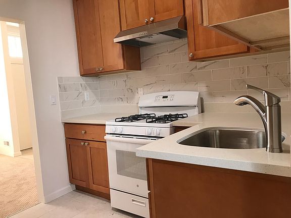 2nd image of 1124 Elm St