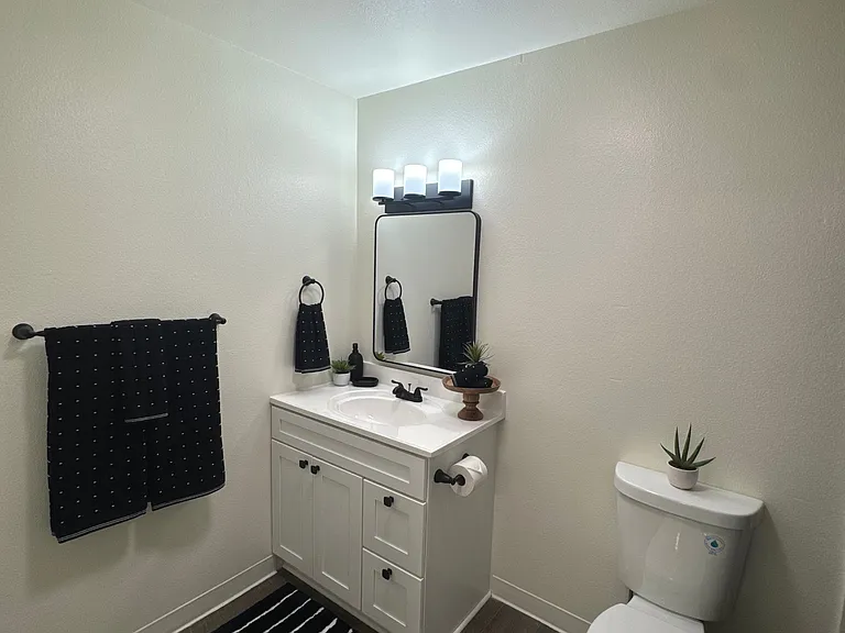 Sierra Springs Apartments — Photo 9