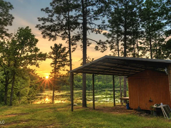 3 Guillen Dr, Poplarville, MS 39470