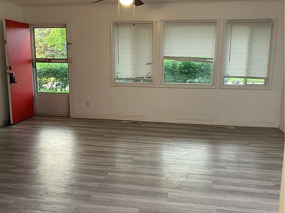 4th image of 2732 Danz Ave