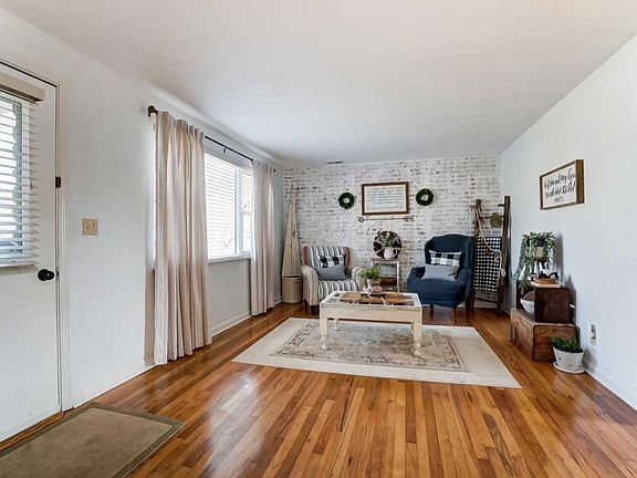 3rd image of 5732 Hilltop Way