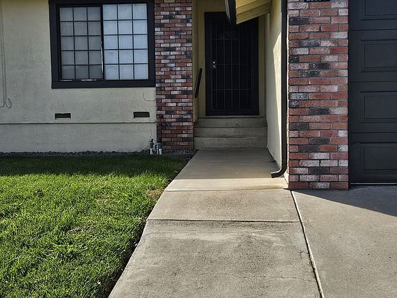 2nd image of 15199 Cambridge Dr