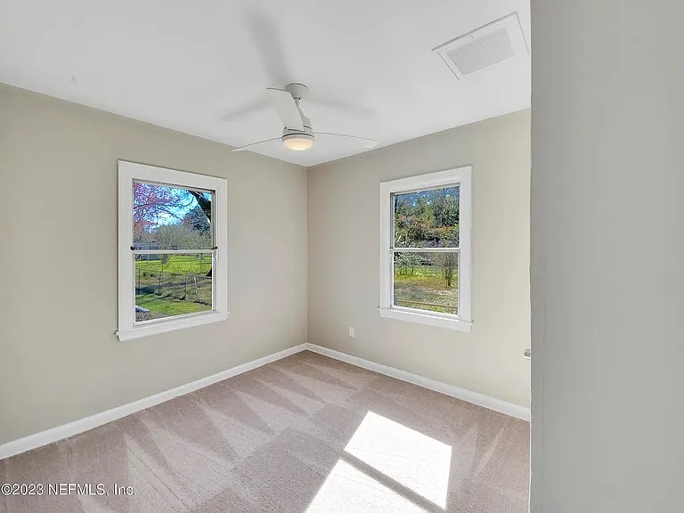 937 Saranac St — Photo 6