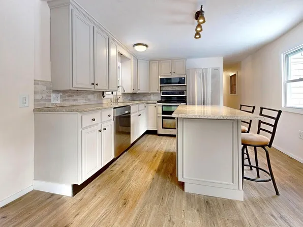 406 School Street, Berwick, ME 03901