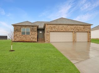 609 N Quantum Dr, Nixa, MO 65714