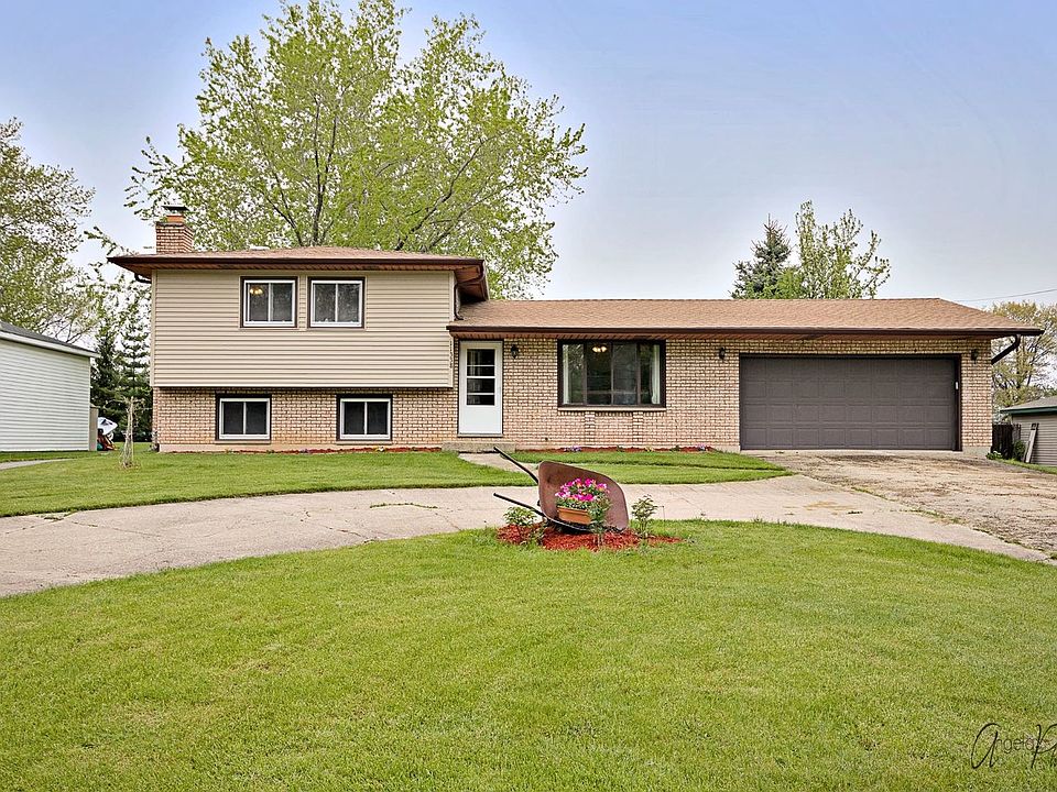 1st image of 11338 W Carnahan Ave