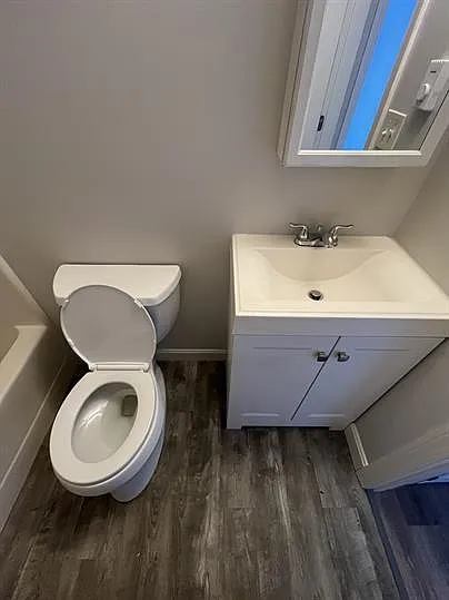 236 Green St #4 — Photo 8