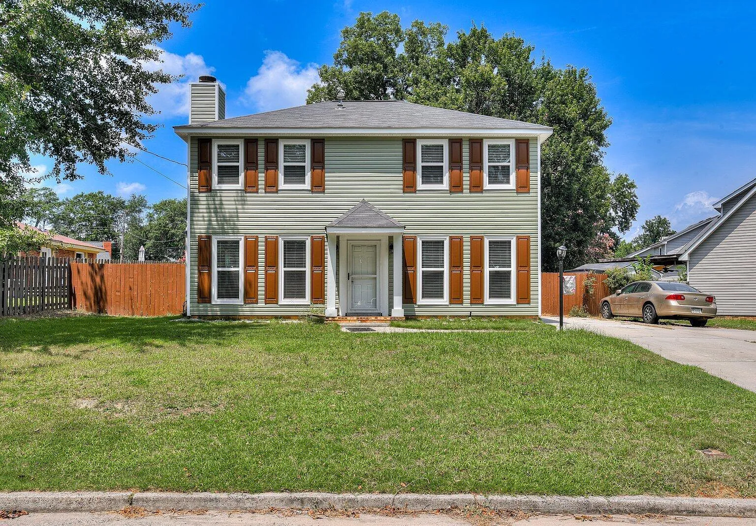5 bed, 2.5 bath, 2176 sqft, $2,200 — Photo 4