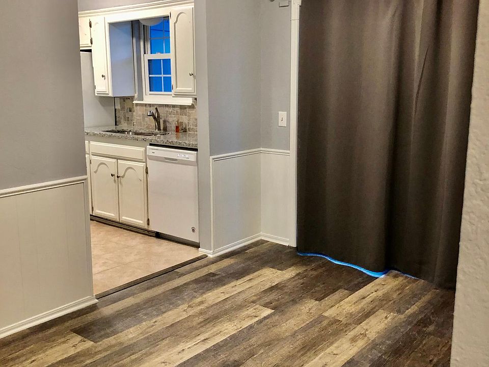 Dining room area. Room size - 8.5 x 10.5.