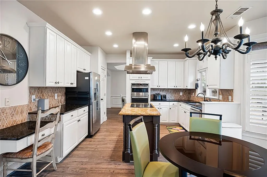 4 bed, 2.5 bath, 2649 sqft, $5,000 — Photo 4