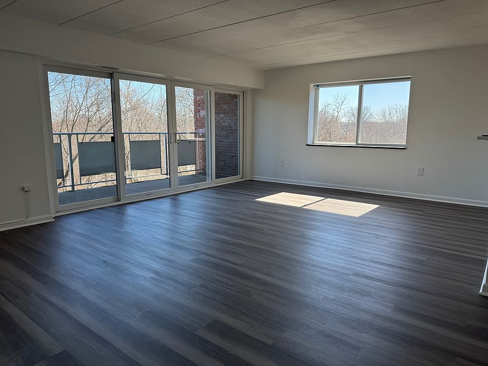 1st image of 39 Hill Rd #402