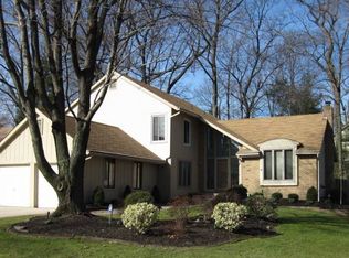 1034 Red Oak Dr, Cherry Hill, NJ 08003