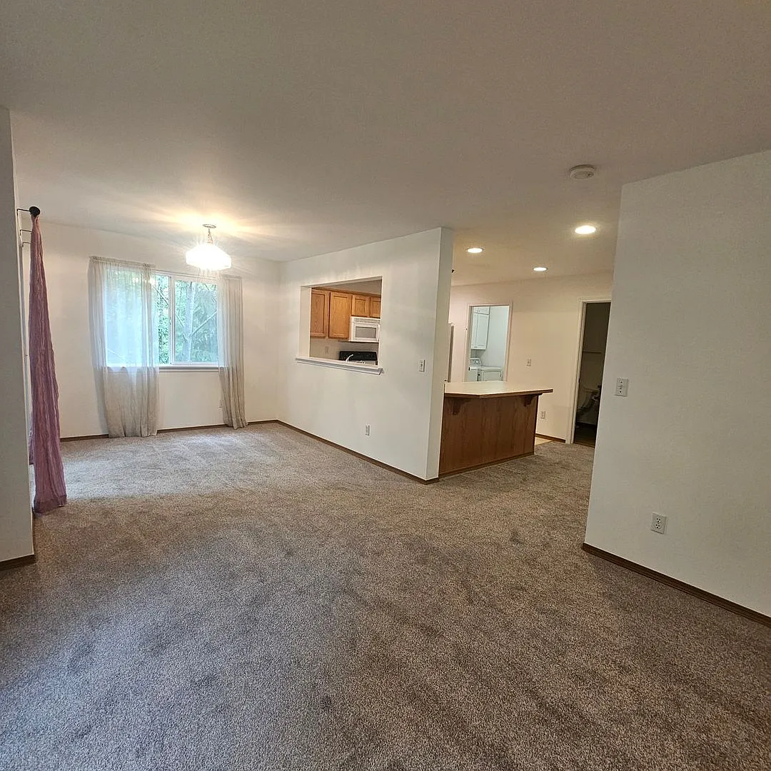 Beautiful CK School District Home Backing to Greenbelt Pets Negotiable! — Photo 3