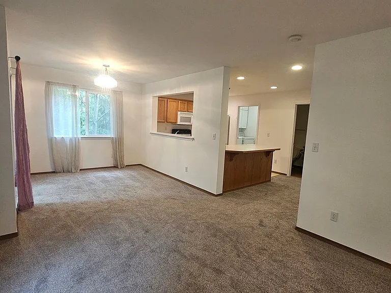 968 NW Poppy Ct — Photo 3