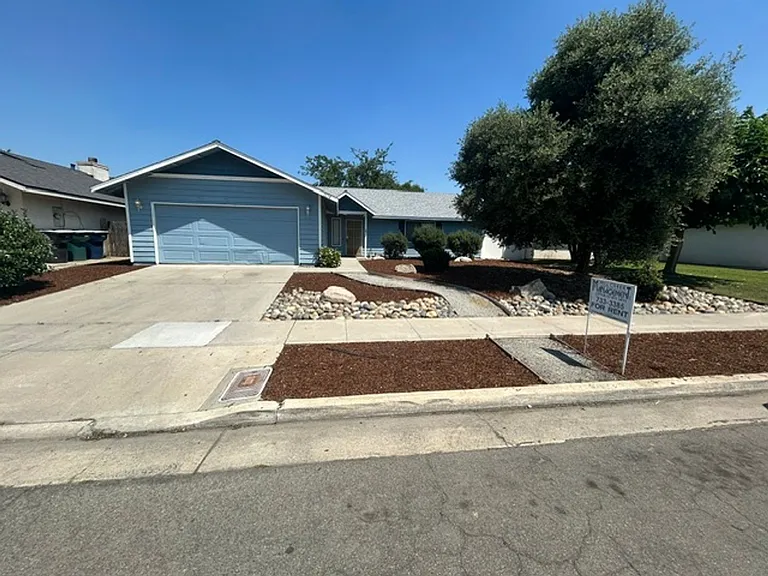 1136 W Damron Ave — Photo 1