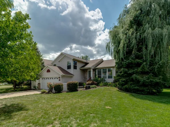 5555 E Grove Dr SE, Kentwood, MI 49512