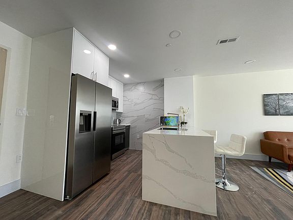 2nd image of 4904 Spruce St #310C