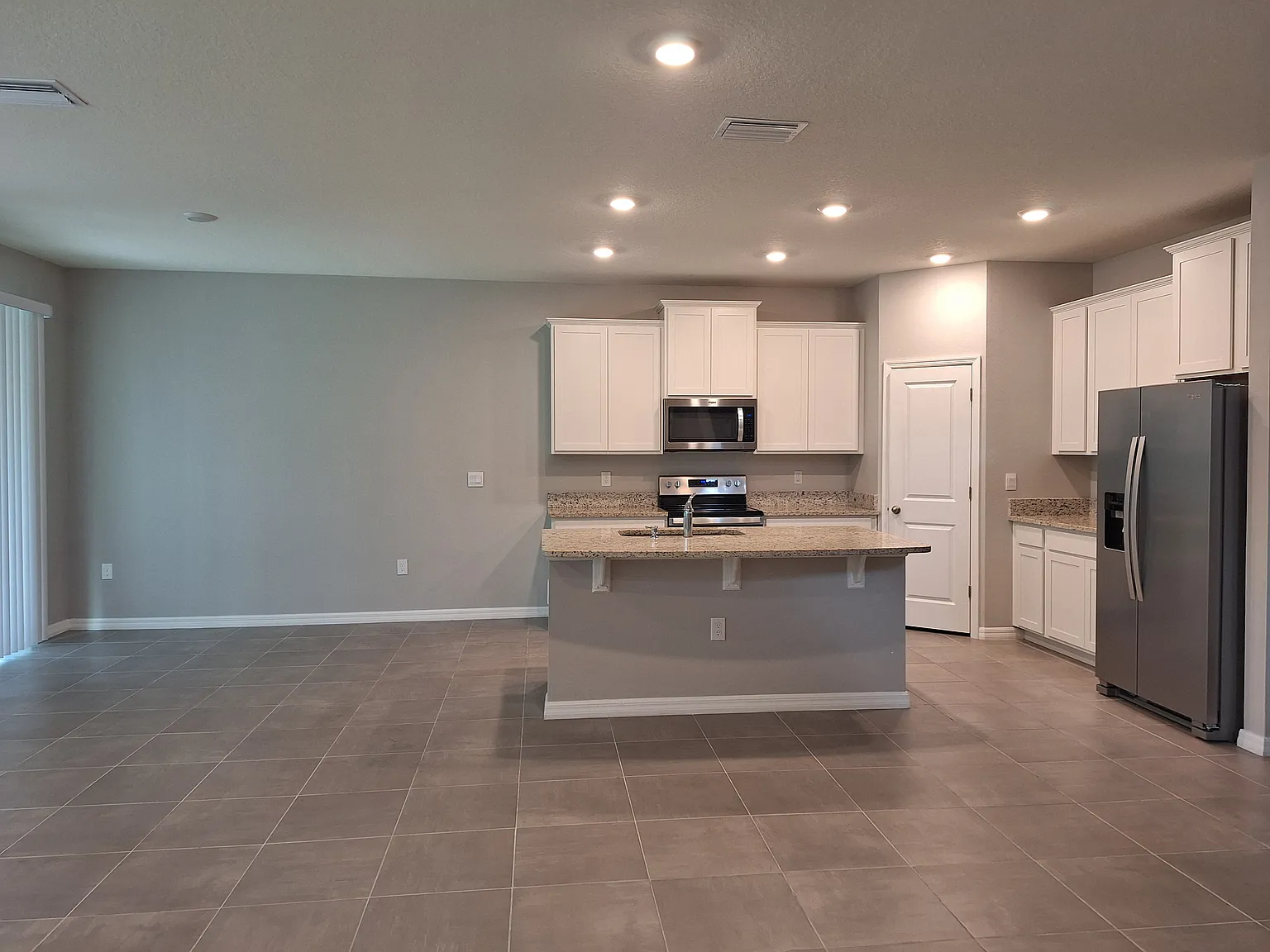 5 bed, 3156 sqft, $3,200 — Photo 3