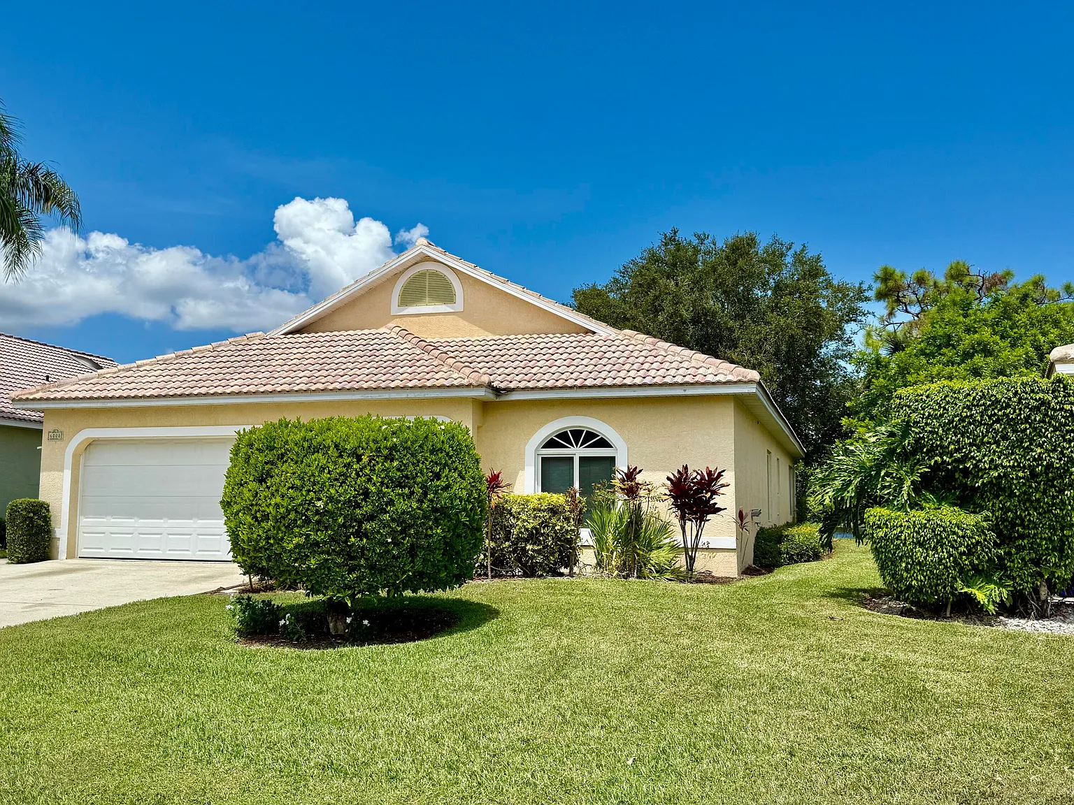 3 bed, 2.0 bath, 1936 sqft, $3,000 — Photo 1