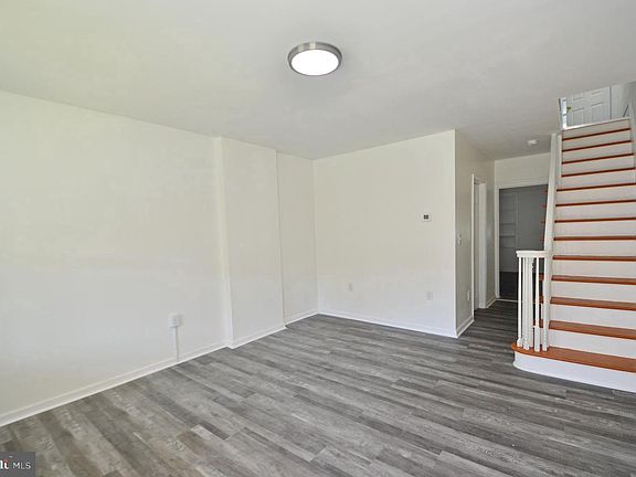 3rd image of 607 N Cannon Ave