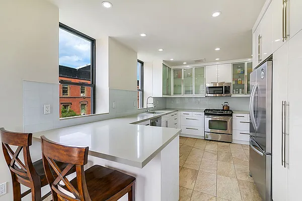 Rented by 346 Realty Group LLC | media 3