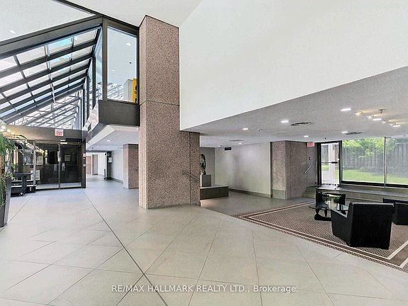 2nd image of 447 Walmer Rd #Penthouse 10