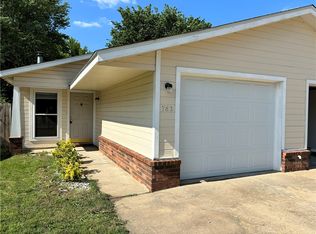 782 W Poplar St, Fayetteville, AR 72703