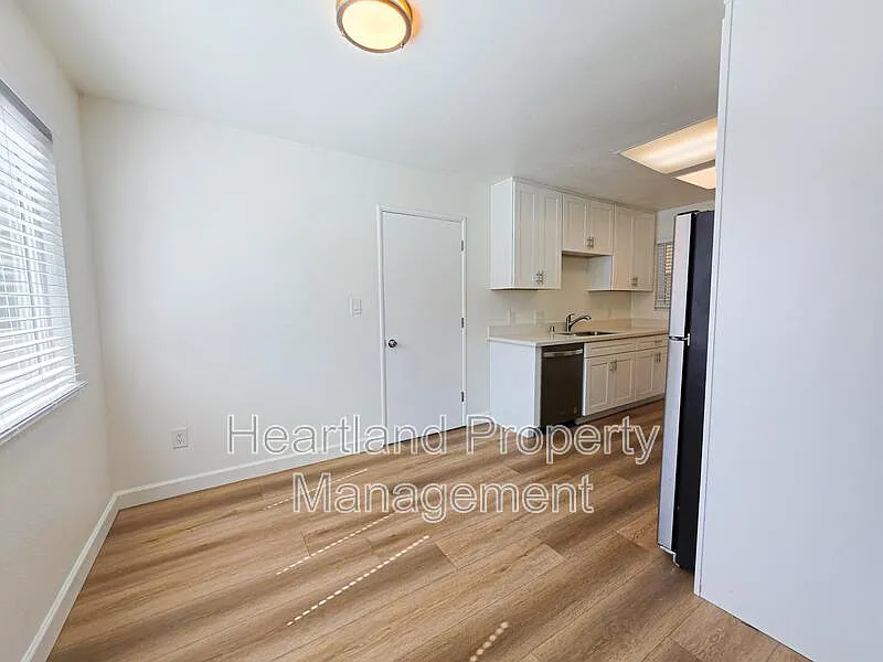 3 bed, 2.0 bath, 1185 sqft, $3,425 — Photo 4