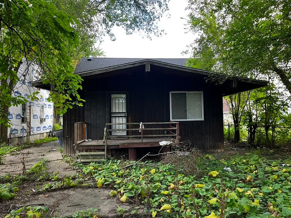 20528 Hamburg St, photo 17