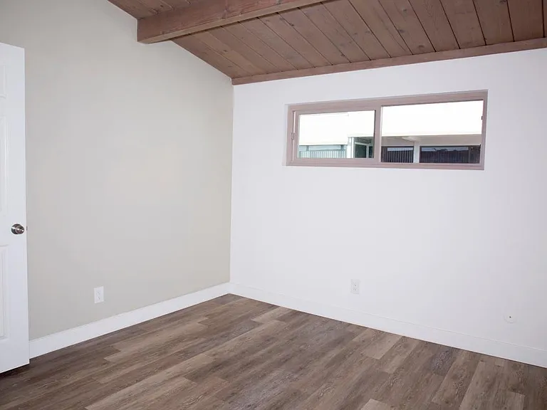 Harbor Villa Apartments — Photo 7