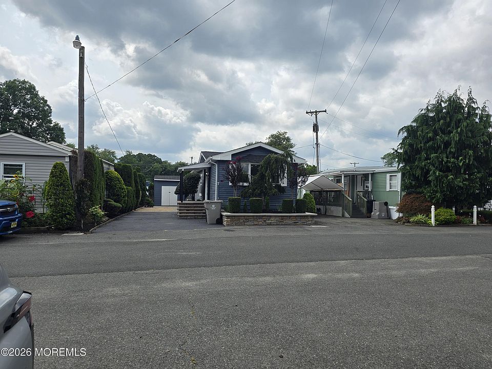 1st image of 7 Shady Lake Circle