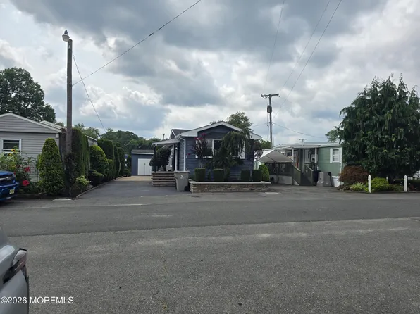 7 Shady Lake Circle, Jackson, NJ 08527
