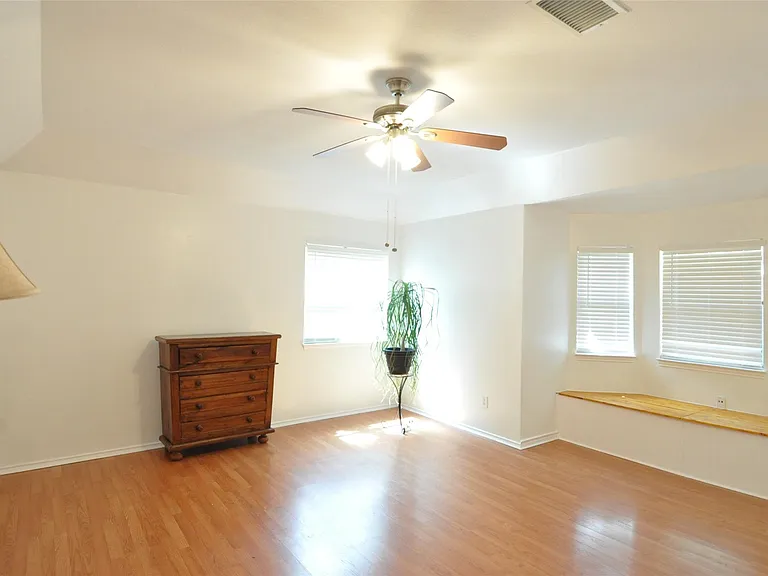 9902 Talleyran Dr — Photo 12