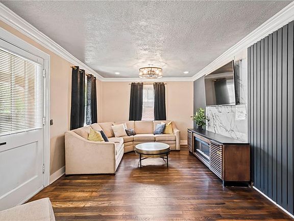 3rd image of 5130 Forest Ave