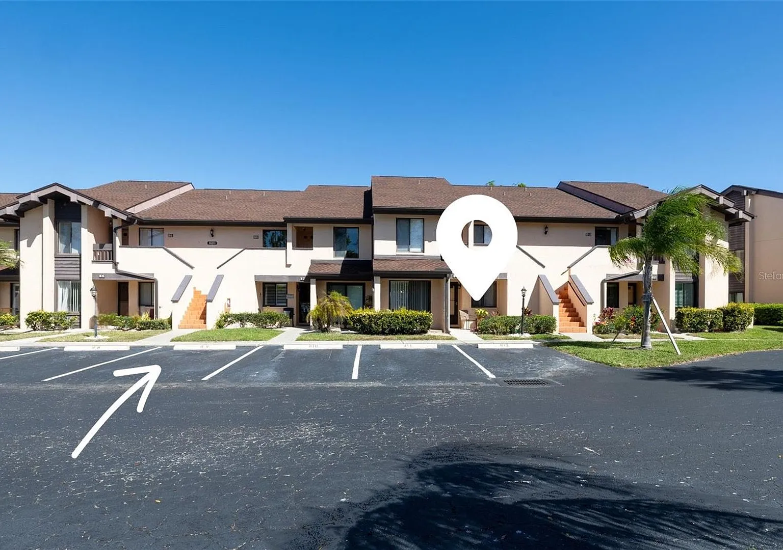 Ideal Sarasota Location! — Photo 1