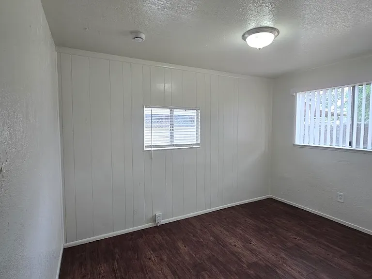 2513 S 10th St — Photo 21