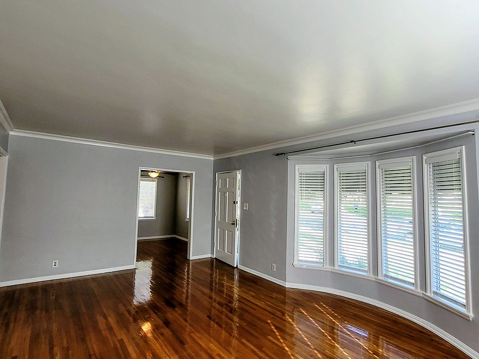 Bright, spacious living room, Park Views, original hardwood floors, high ceiling, new shutter window blinds, fresh paint