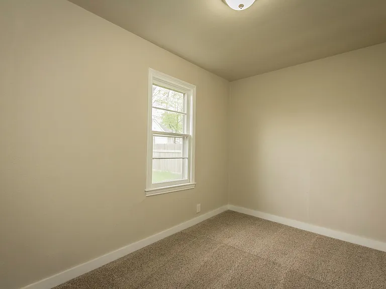 204 E Franklin Ave — Photo 9