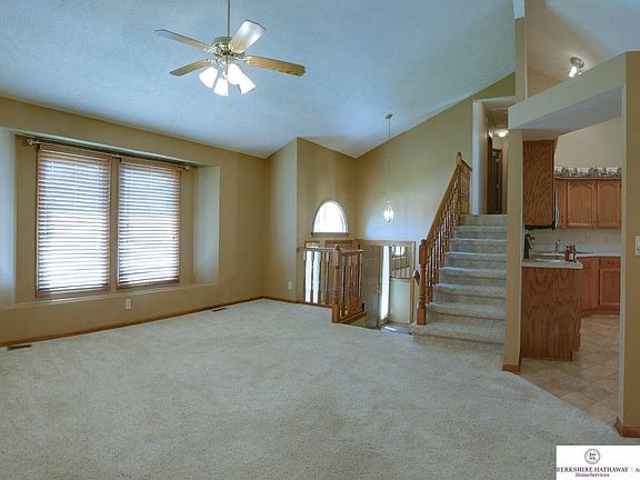 5th image of 15482 Spencer St