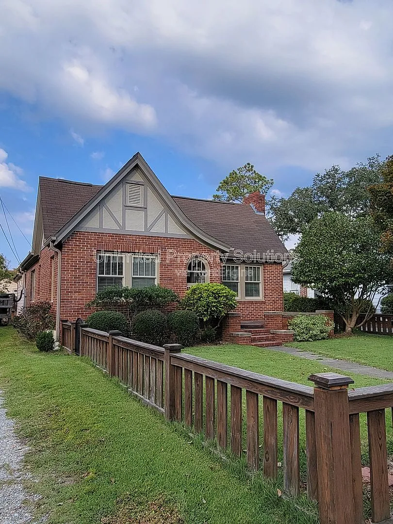 3 bed, 2.0 bath, 1592 sqft, $2,450 — Photo 2