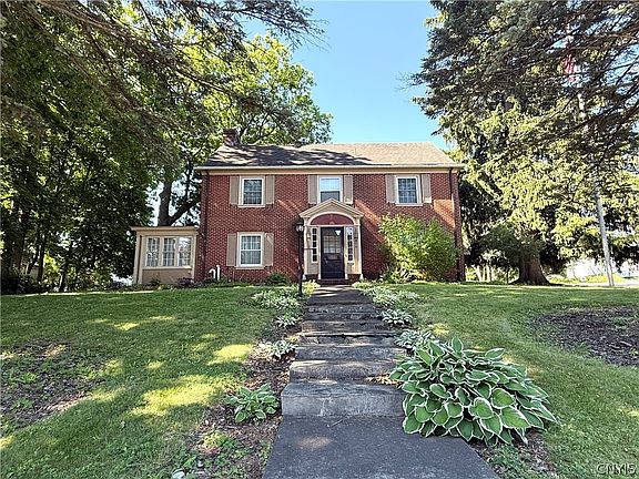 2nd image of 702 Parkway E