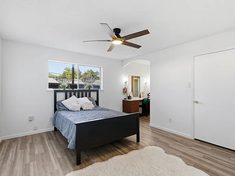 5817 Sandhurst Ln #B — Photo 15