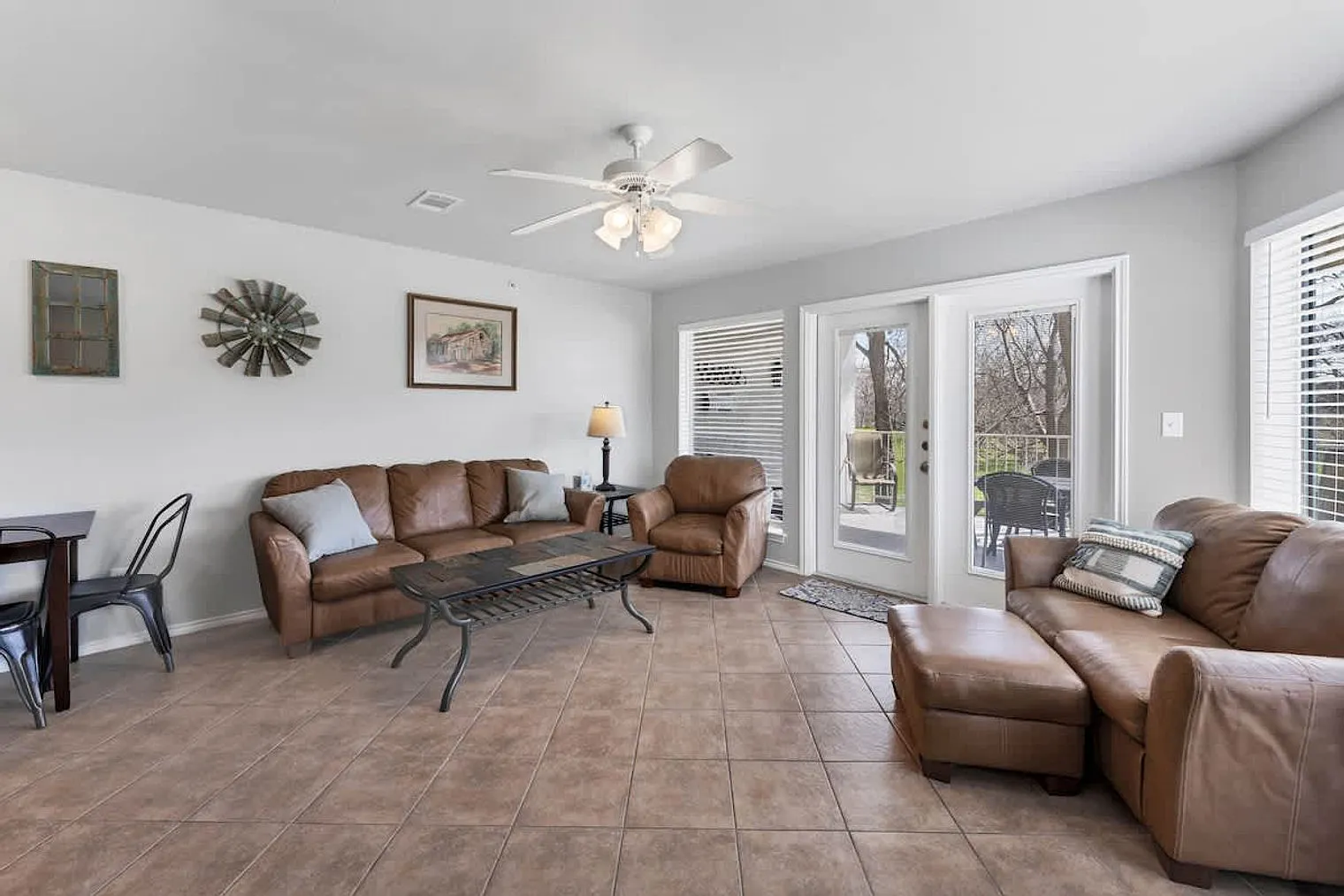 3 bed, 2.0 bath, 1194 sqft, $5,250 — Photo 1